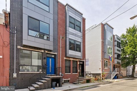 Townhouse in Philadelphia PA 1716 Seybert STREET 1.jpg