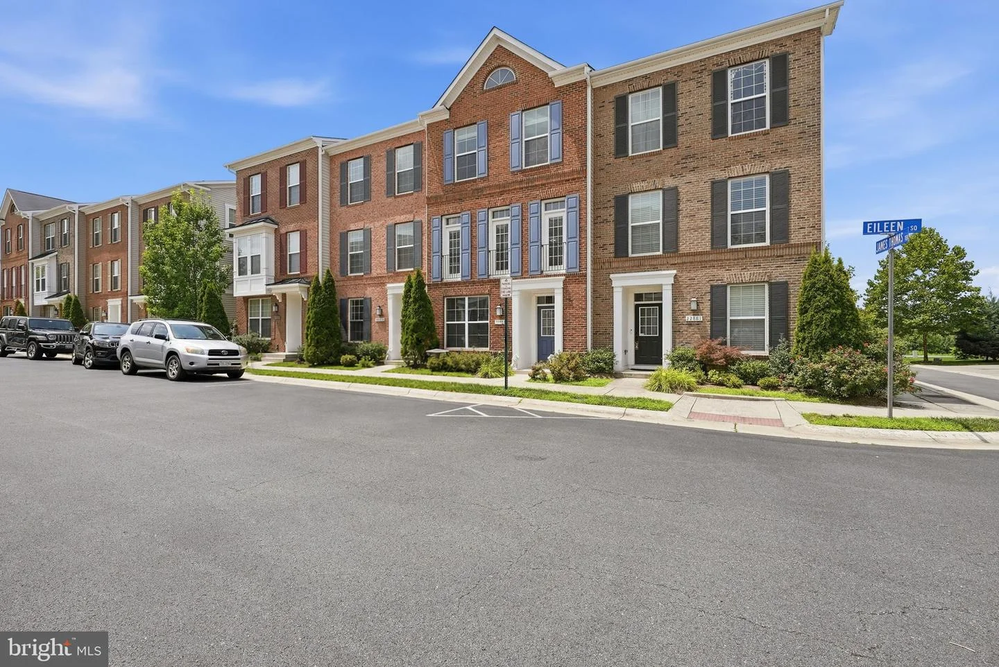 22883 Eileen Square