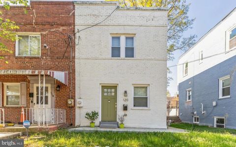 Duplex in Washington DC 120 Darrington STREET.jpg