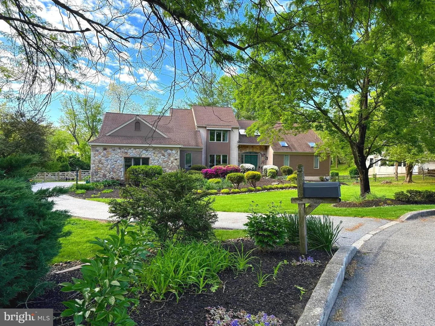 4 E Spring Oak Circle