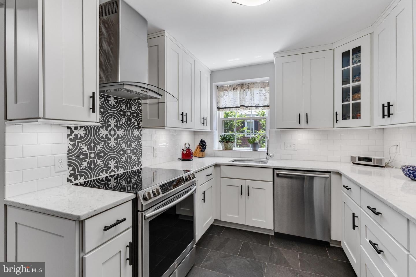 2877 S Buchanan Street Unit A2, Arlington, VA, 22206