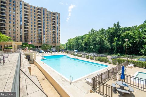 Condominium in Arlington VA 4600 Four Mile Run DRIVE 16.jpg