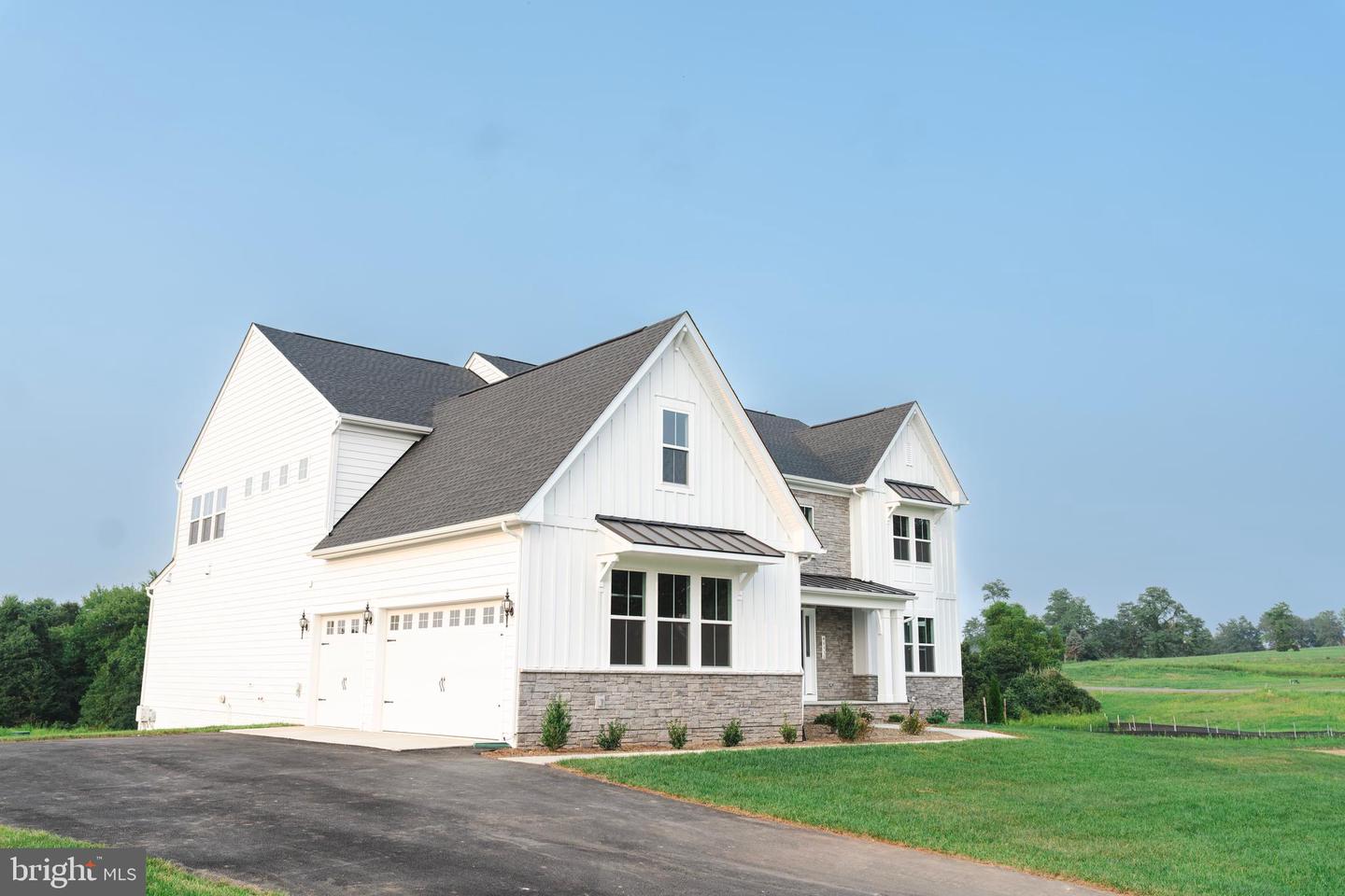 Photo 3 of 54 of 40330 Windyhill Farms Dr house