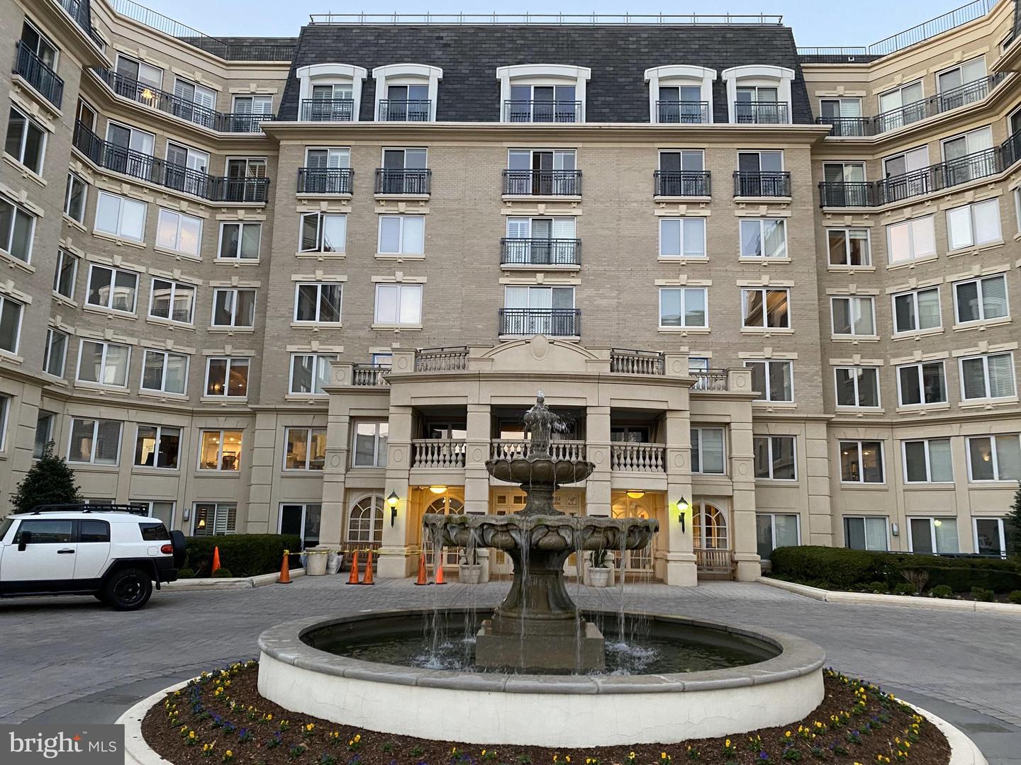5 Park Pl #303