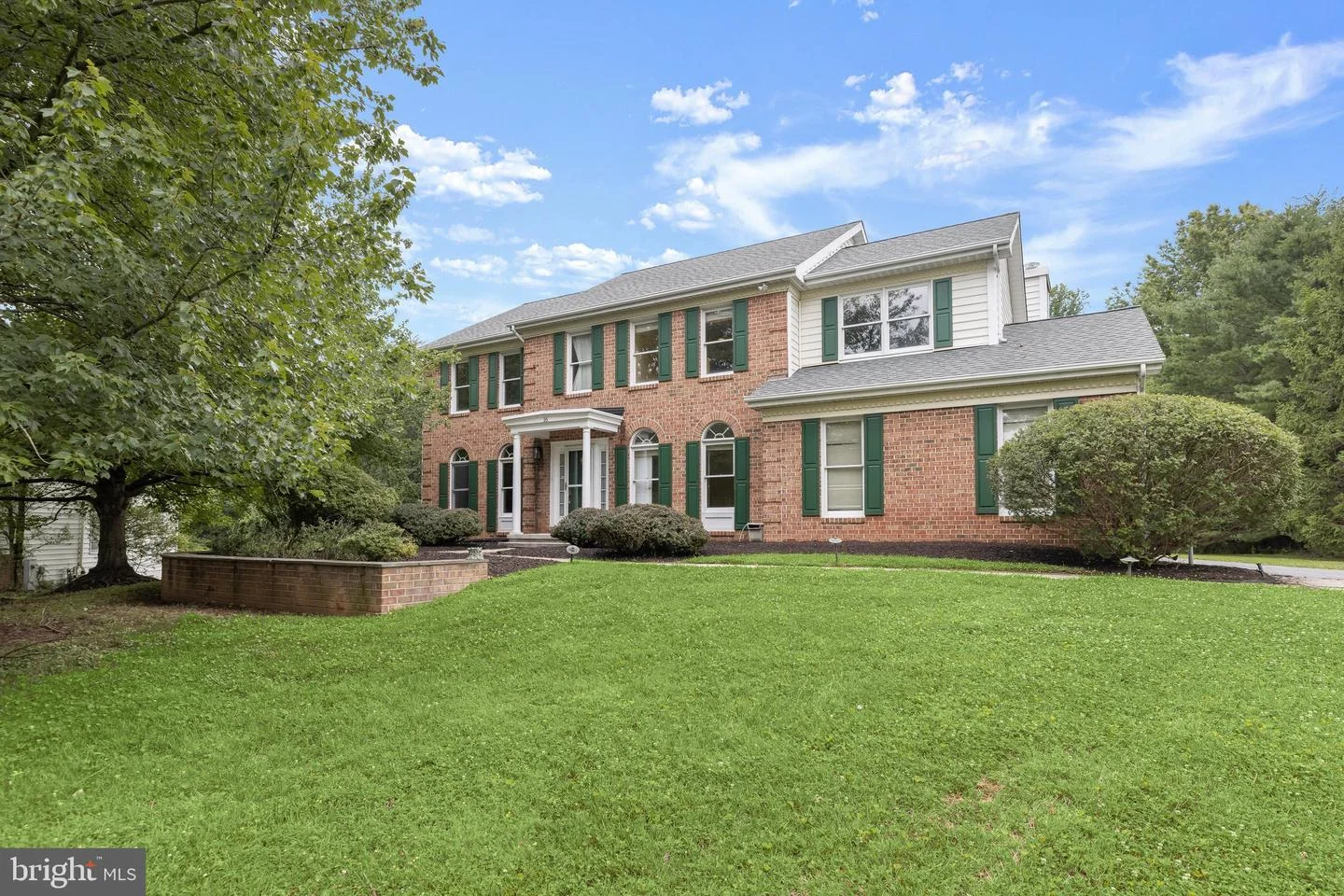 16 Charing Court
