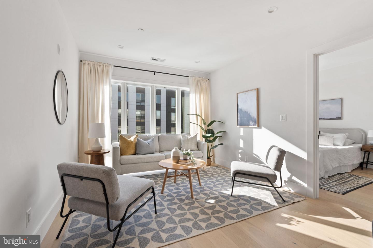 1658 K St NE #5