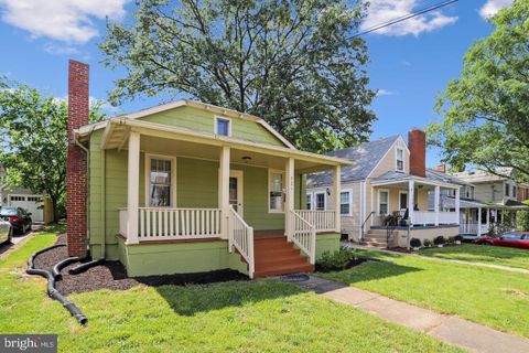 Single Family Residence in Arlington VA 724 Cleveland STREET.jpg