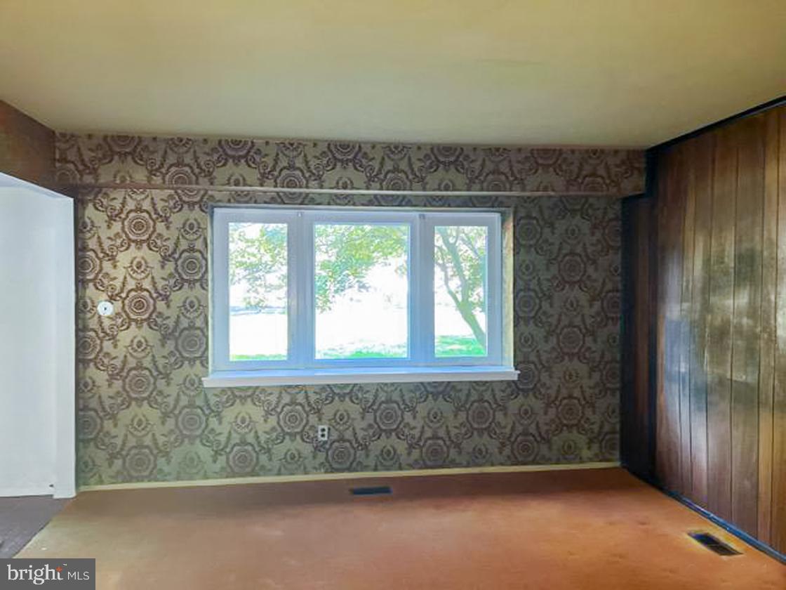 Photo 4 of 23 of 6 Forman Ct house