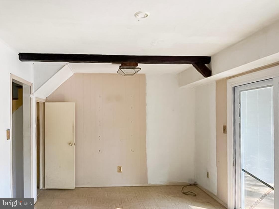 Photo 8 of 23 of 6 Forman Ct house
