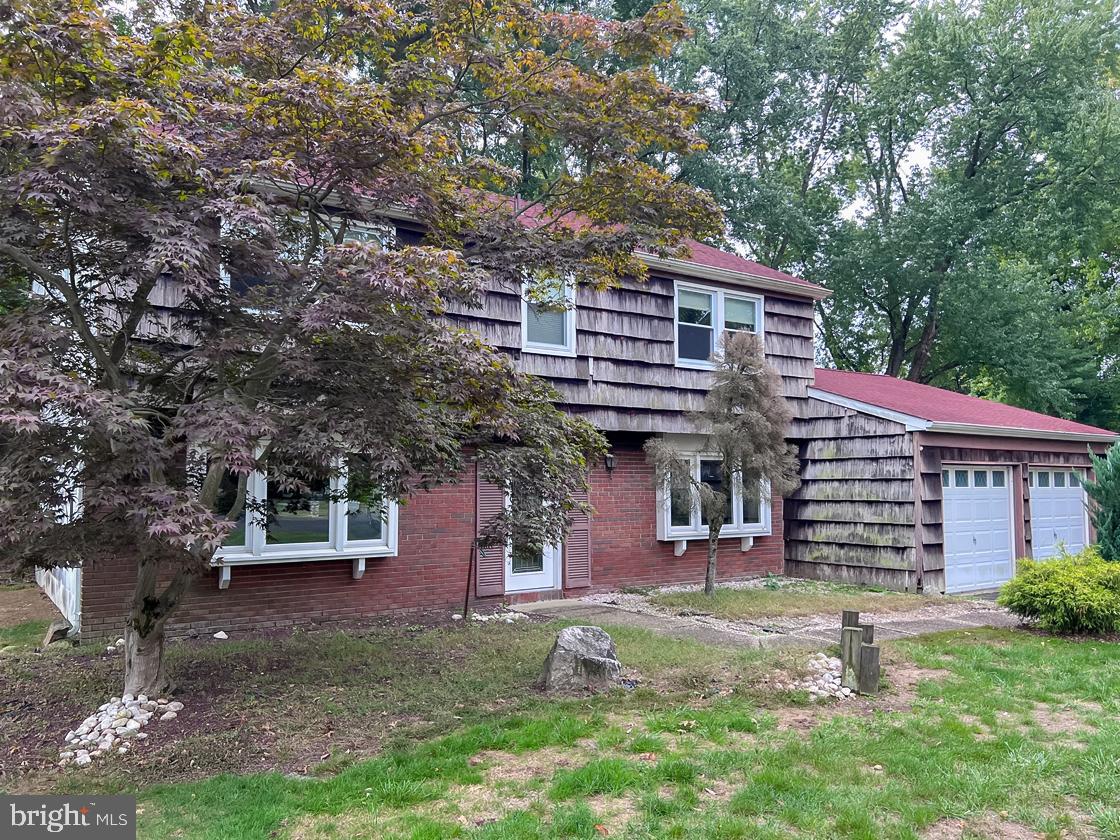 Photo 2 of 23 of 6 Forman Ct house