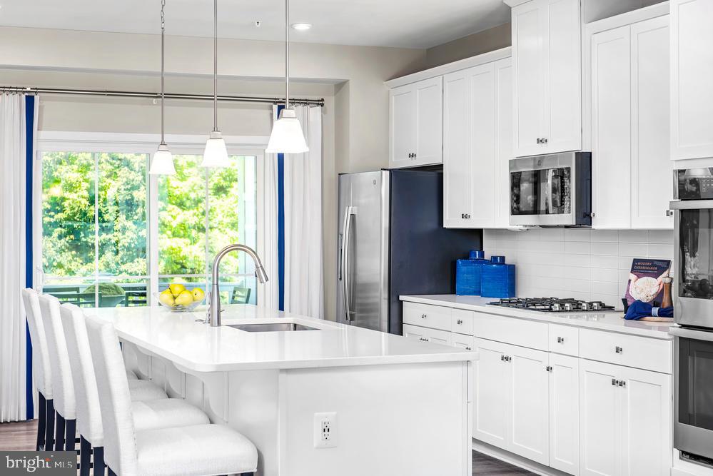 Photo 9 of 24 of 10810 Beckenham St townhome