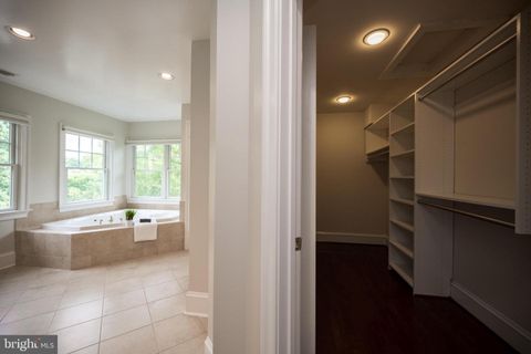 Single Family Residence in Arlington VA 2359 Lincoln STREET 40.jpg