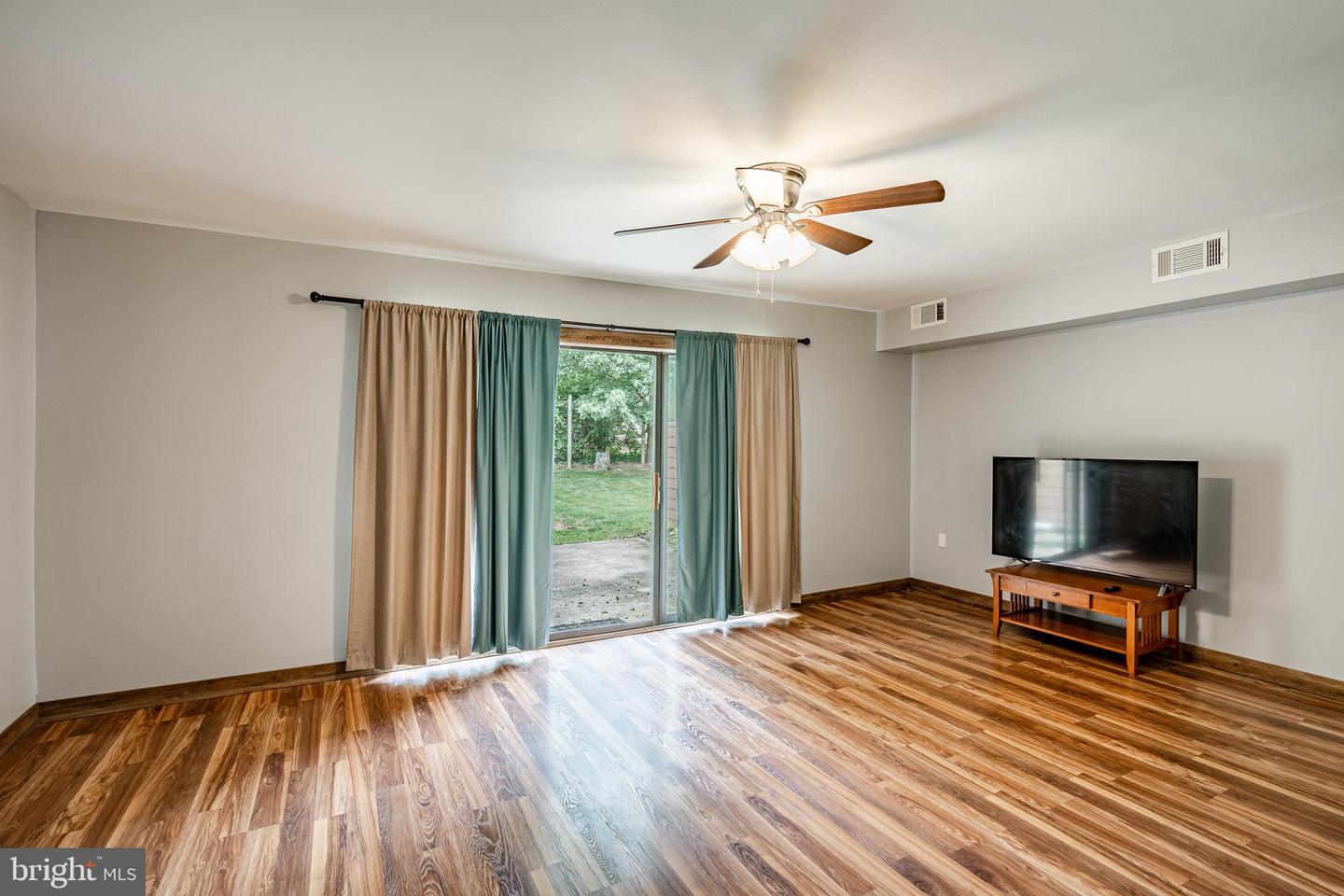 Photo 8 of 48 of 17 Bishop Dr townhome