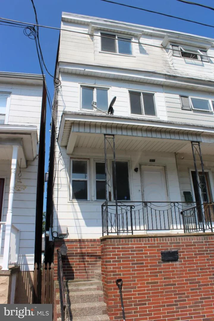148 N Locust Street