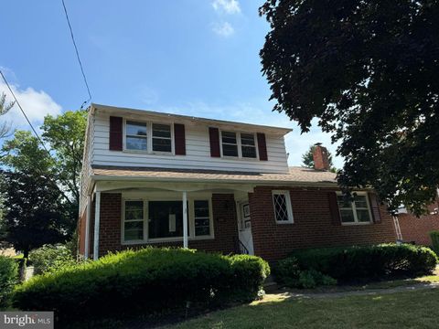 Single Family Residence in Yeadon PA 912 Allen DRIVE.jpg