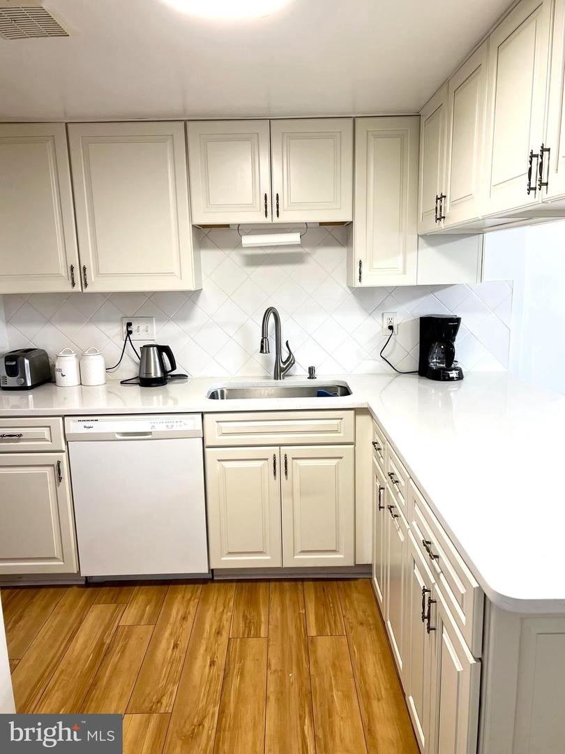 Photo 4 of 9 of 1023-C Margate Ct townhome