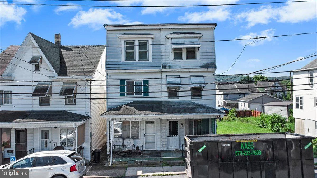 138 E Columbia Avenue