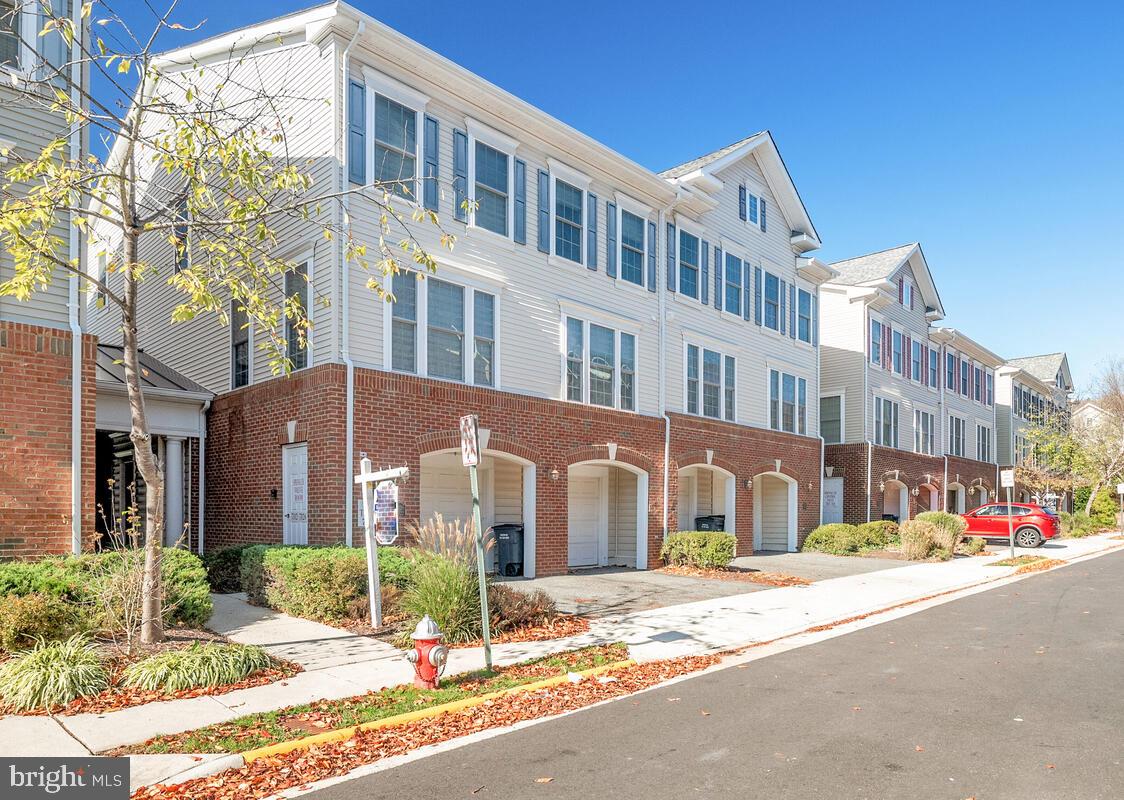 Photo 4 of 32 of 7120 Mason Grove Ct #33 townhome