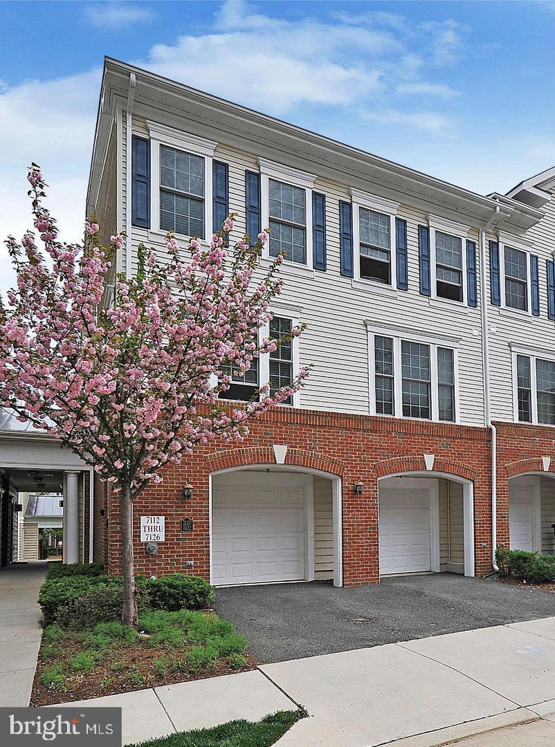 Photo 1 of 32 of 7120 Mason Grove Ct #33 townhome