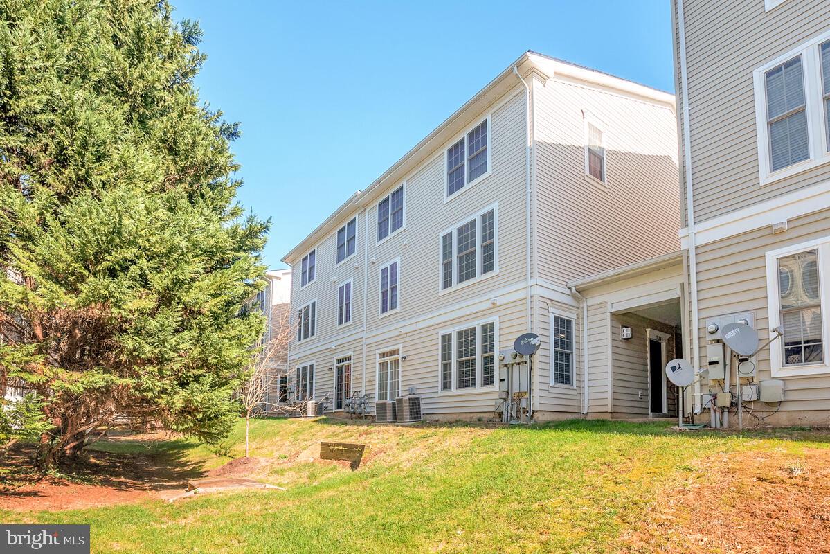 Photo 31 of 32 of 7120 Mason Grove Ct #33 townhome