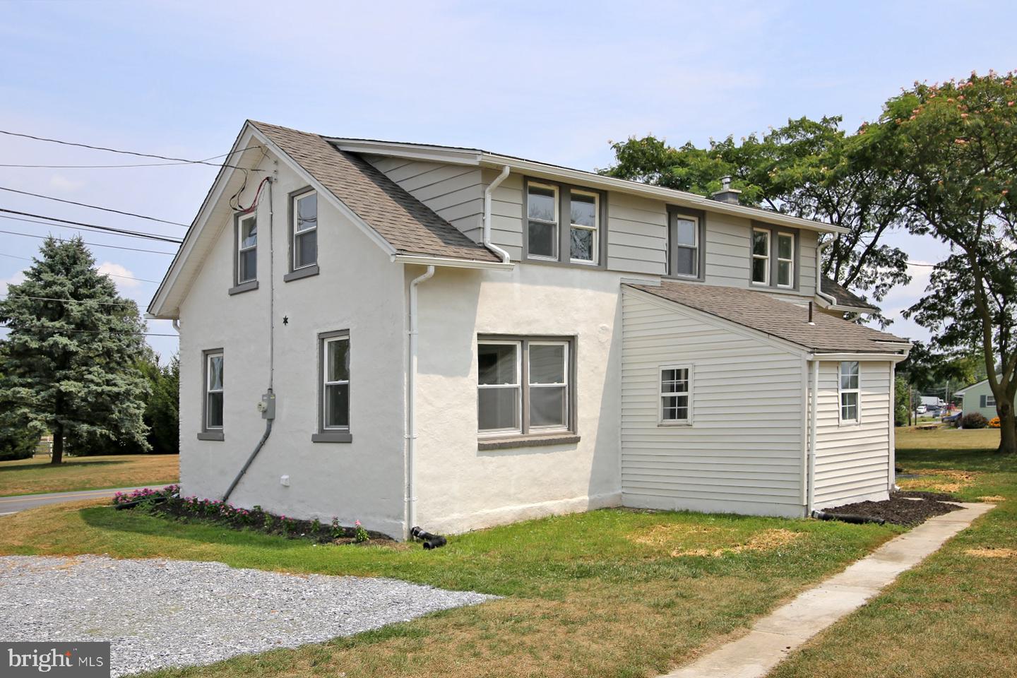 Photo 5 of 50 of 1604 S Colebrook Rd house