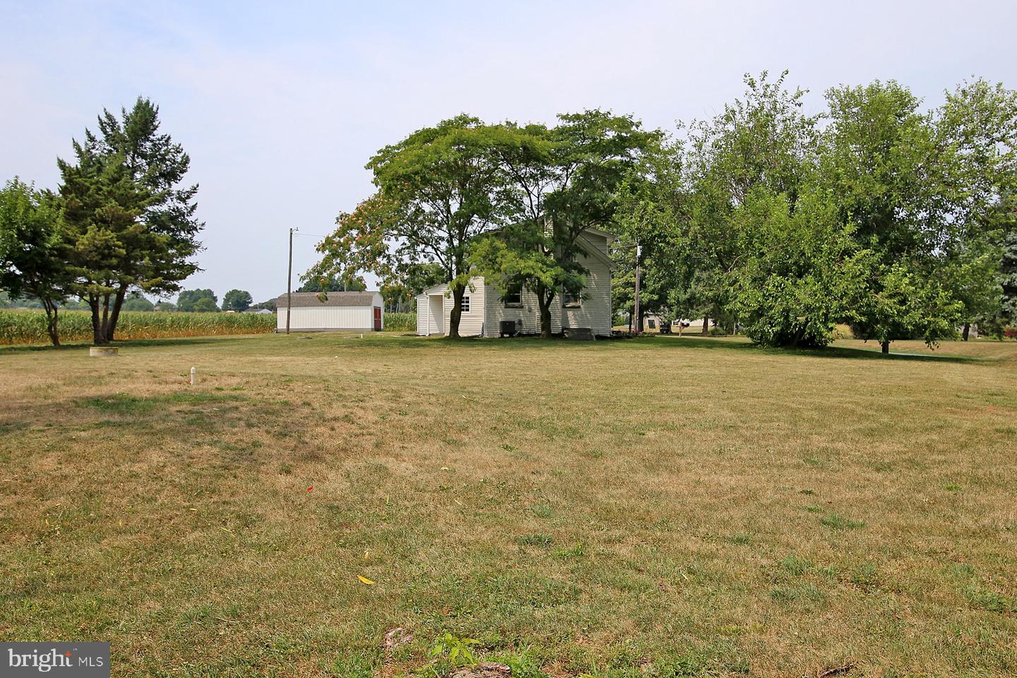 Photo 9 of 50 of 1604 S Colebrook Rd house
