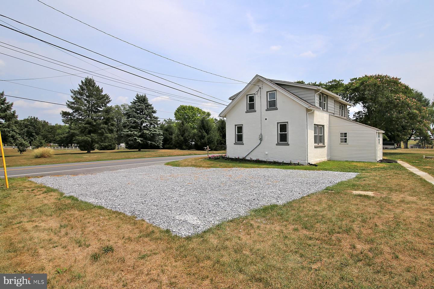 Photo 6 of 50 of 1604 S Colebrook Rd house