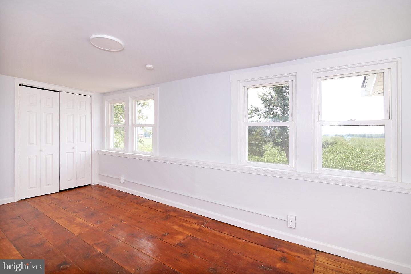 Photo 38 of 50 of 1604 S Colebrook Rd house