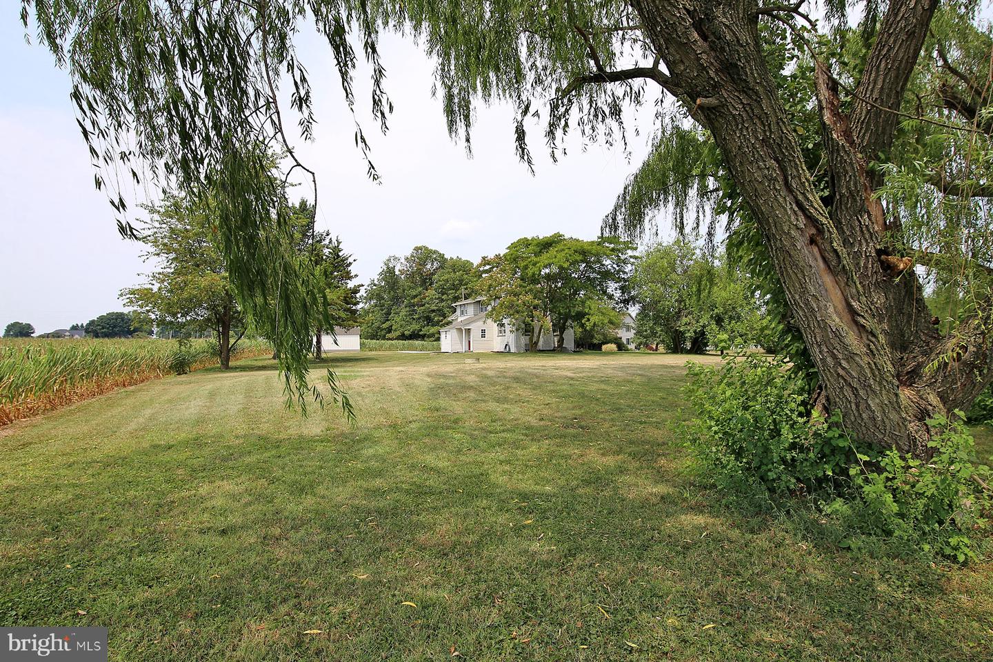 Photo 8 of 50 of 1604 S Colebrook Rd house