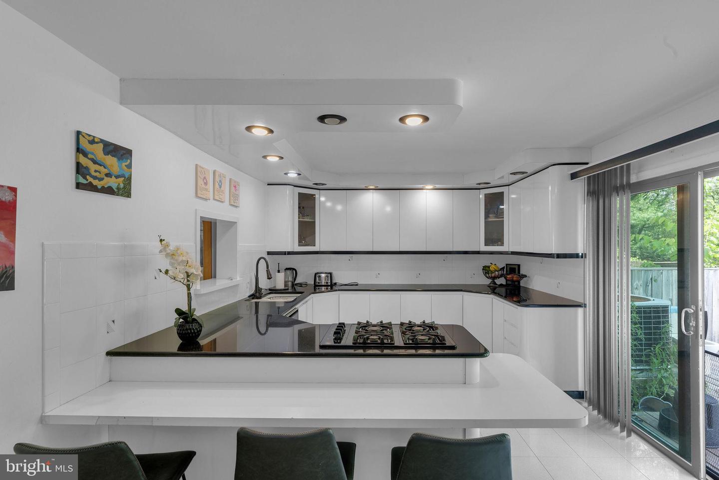 Photo 9 of 29 of 946 Jamestown Rd townhome