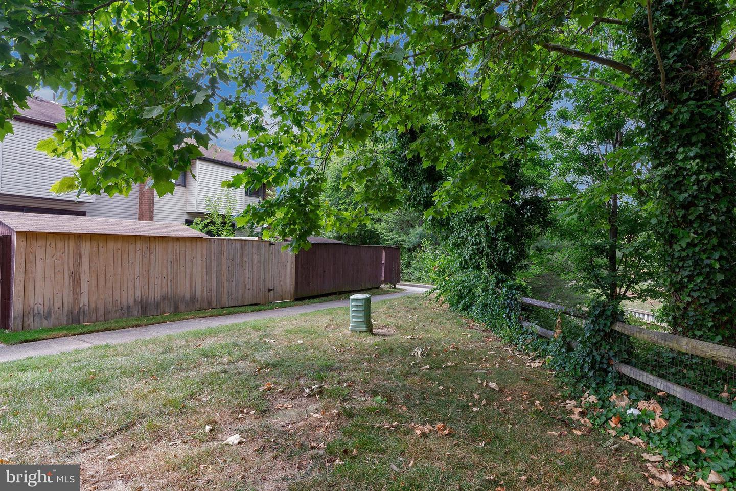 Photo 25 of 29 of 946 Jamestown Rd townhome