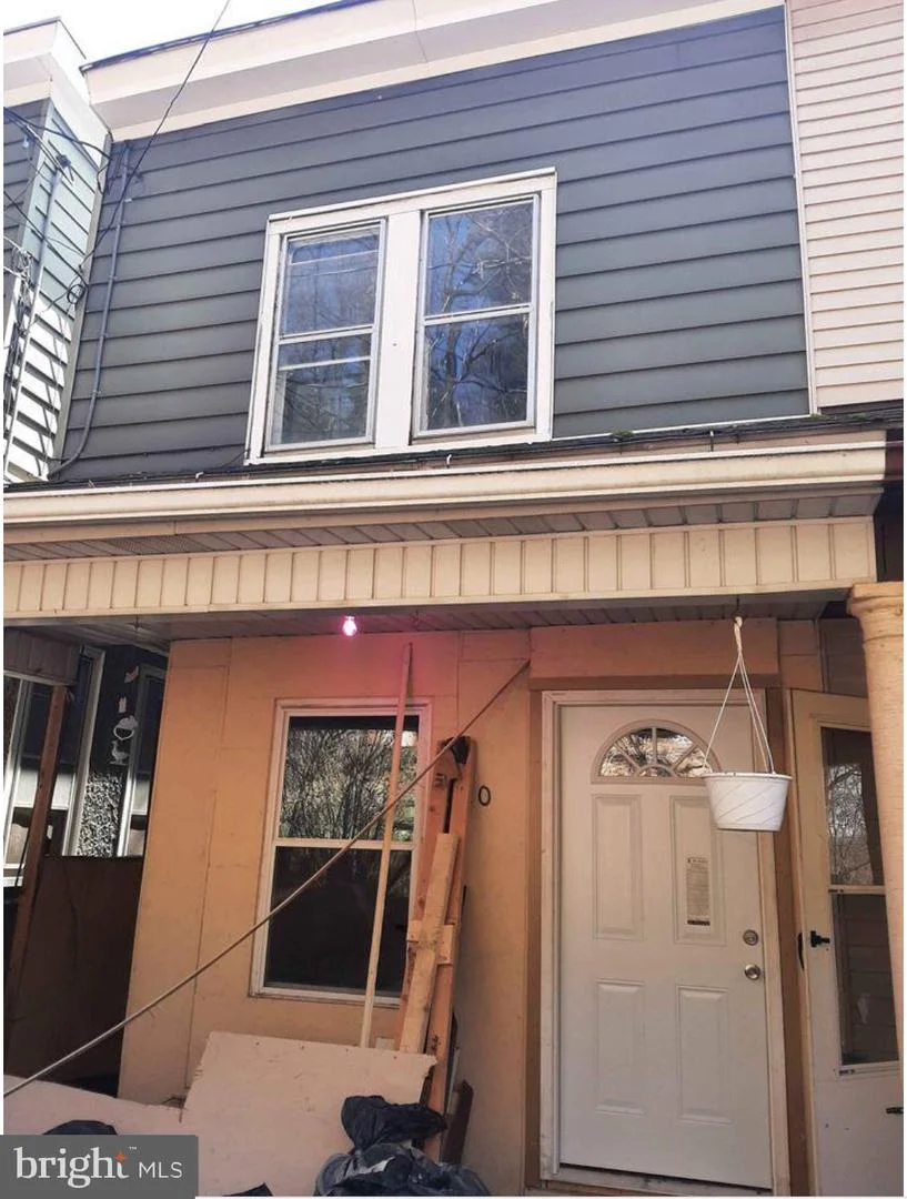 10 W Dewart Street