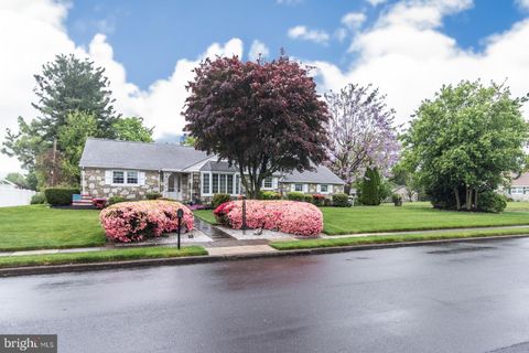 Single Family Residence in Huntingdon Valley PA 460 Leonard ROAD.jpg