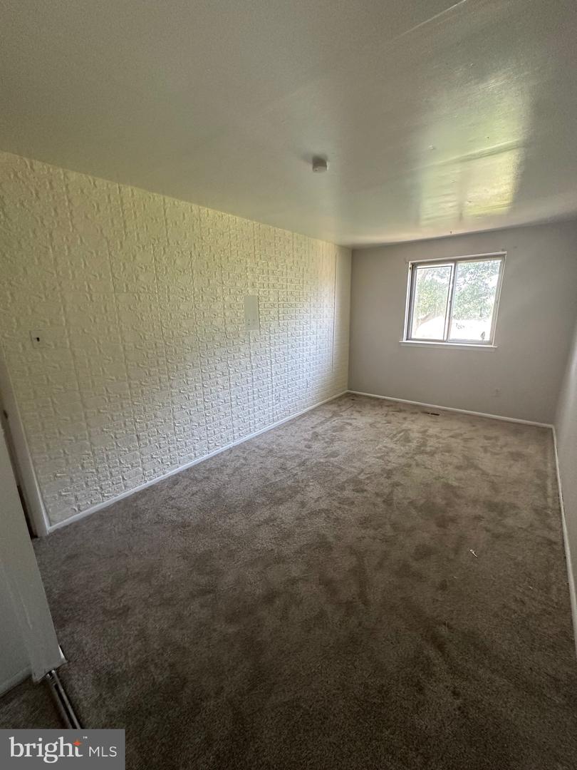 Photo 3 of 10 of 204 Andrew Rd townhome