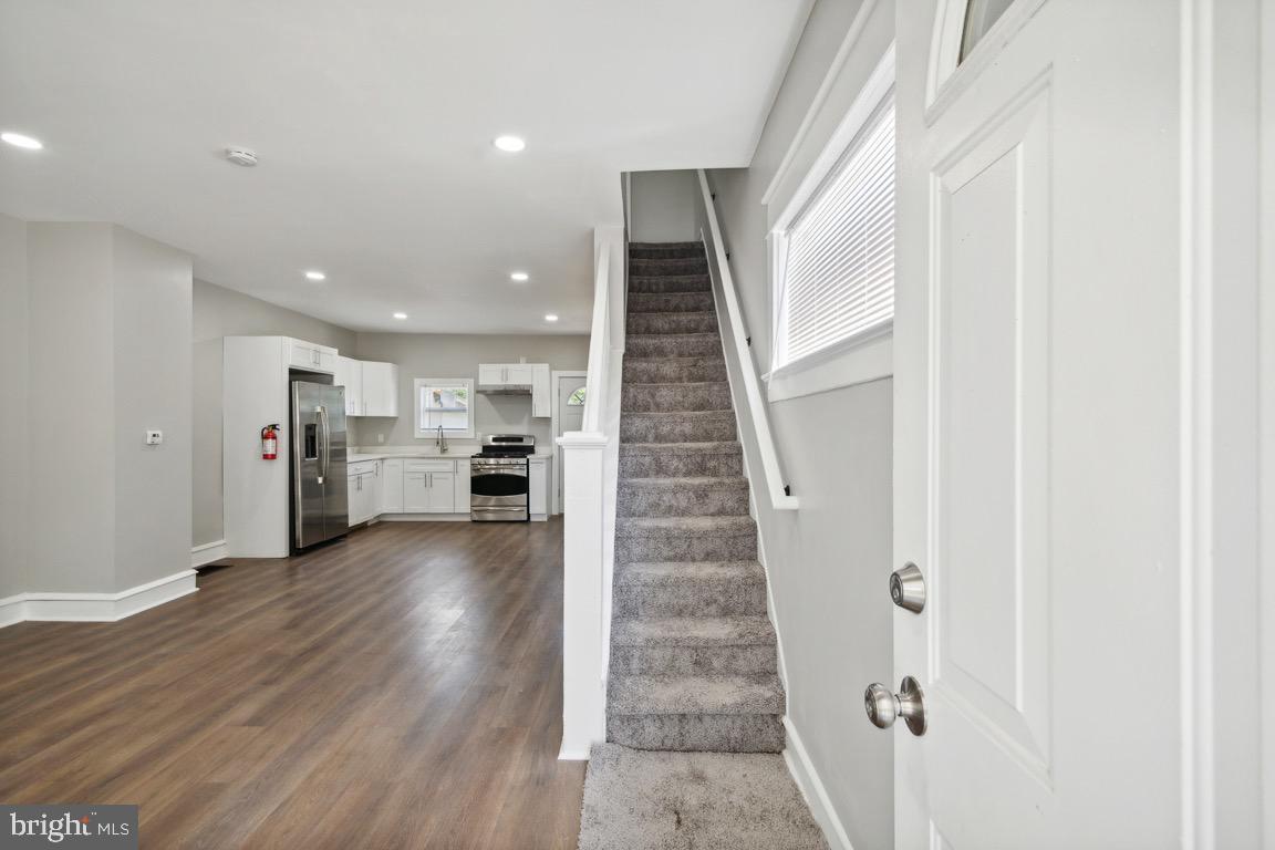 Photo 5 of 23 of 1024 Reeves Ave house