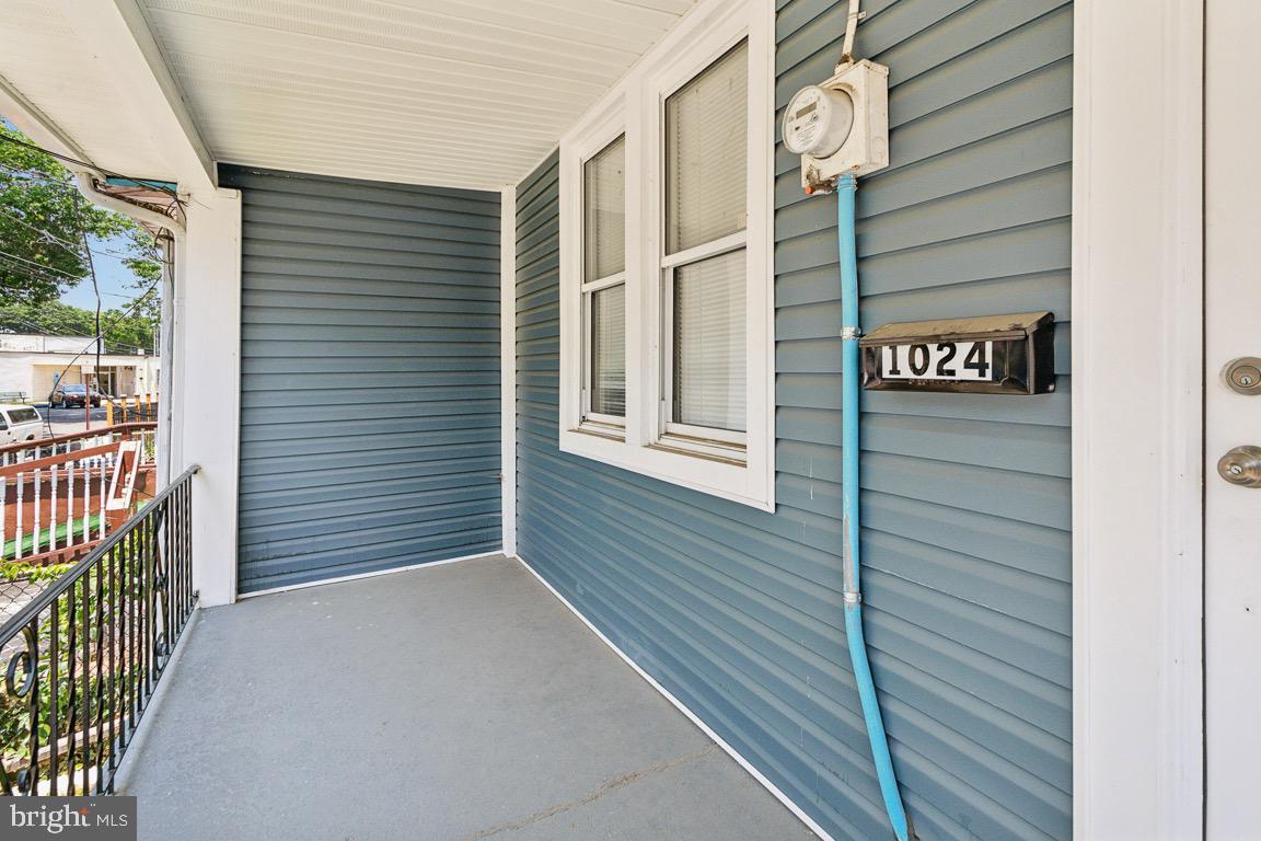 Photo 6 of 23 of 1024 Reeves Ave house