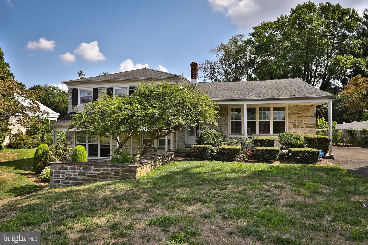Photo 1 of 37 of 1703 Edge Hill Rd house