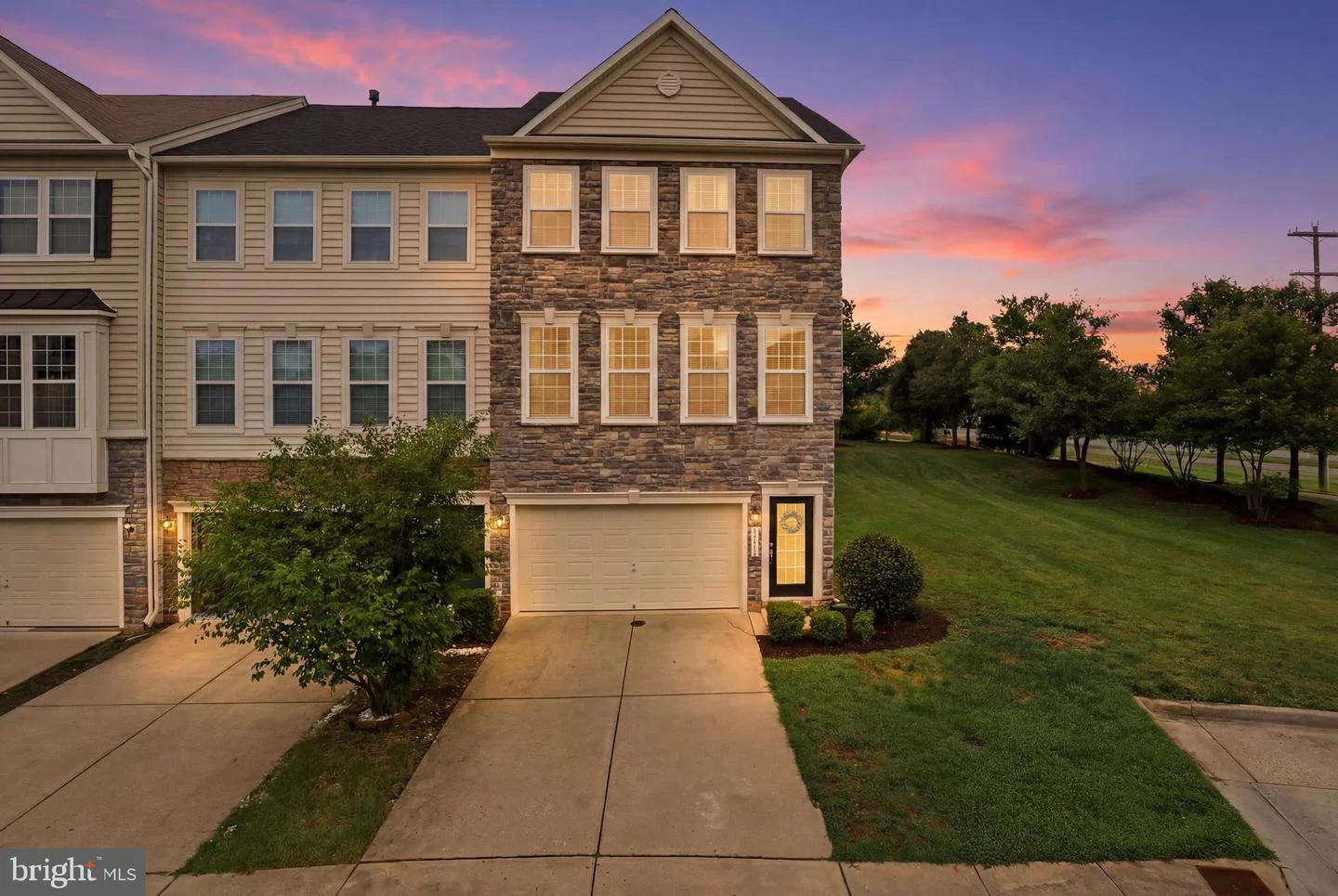 42251 Dean Chapel Square
