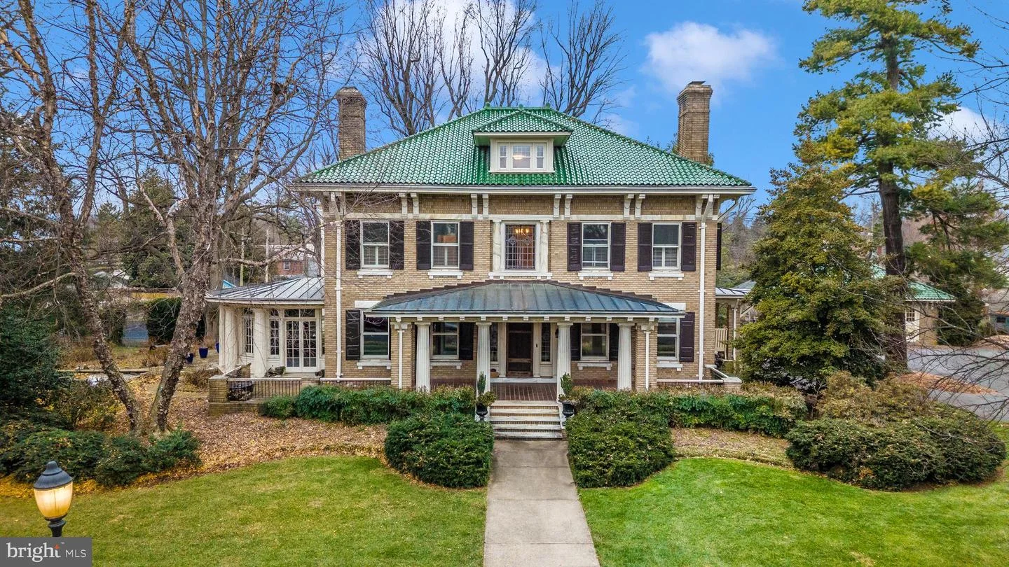 307 Upper College Terrace