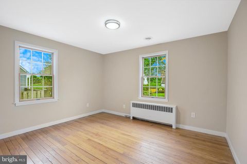 Single Family Residence in Arlington VA 2209 Culpeper STREET 14.jpg