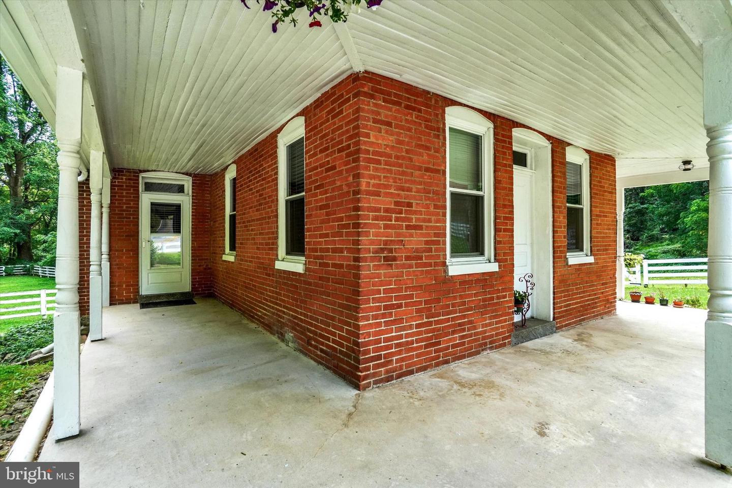 Photo 4 of 53 of 502 Iron Ridge Rd house