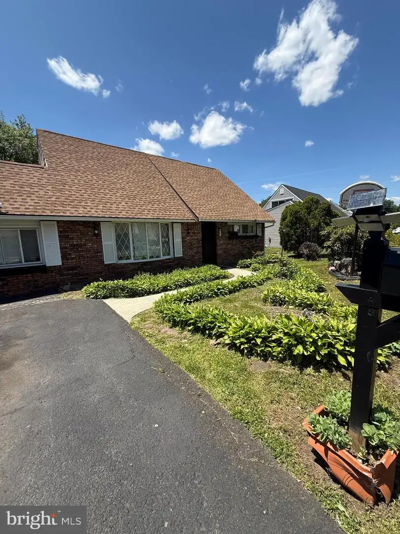 99 Kingwood Lane, Levittown, PA, 19055