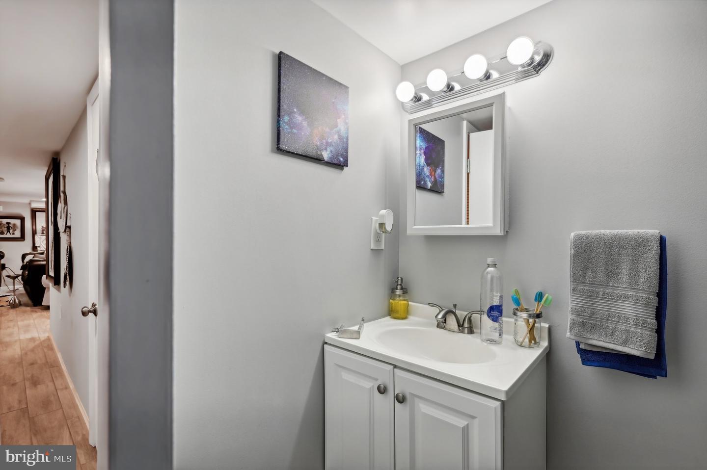 Photo 33 of 39 of 711 N Montford Ave townhome