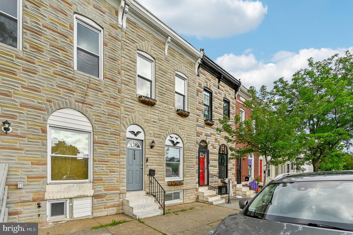 Photo 5 of 39 of 711 N Montford Ave townhome