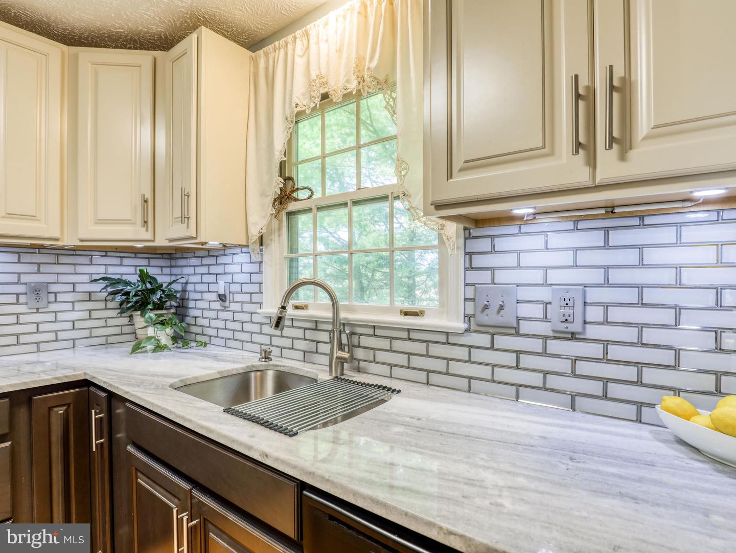 Photo 8 of 35 of 212 Tudor Dr townhome