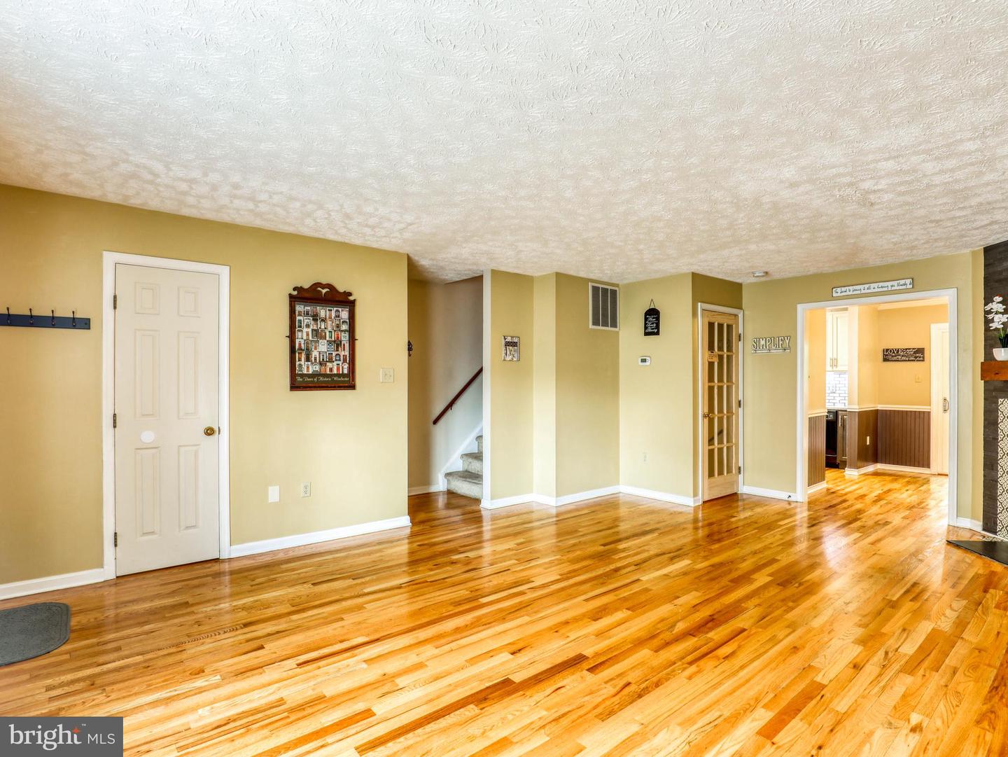 Photo 3 of 35 of 212 Tudor Dr townhome