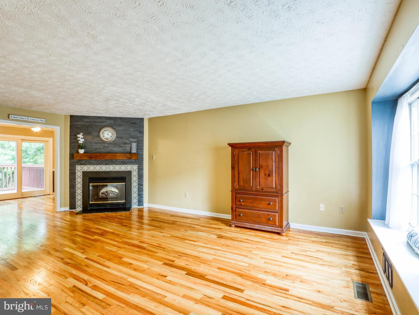 Photo 4 of 35 of 212 Tudor Dr townhome
