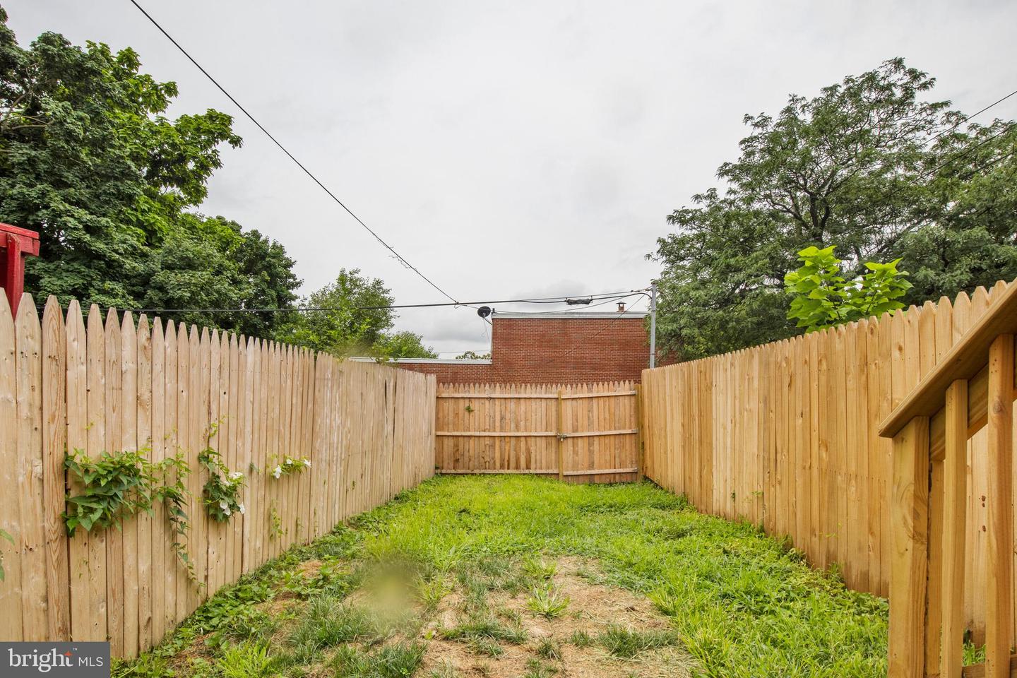 Photo 21 of 21 of 834 W 6th St townhome