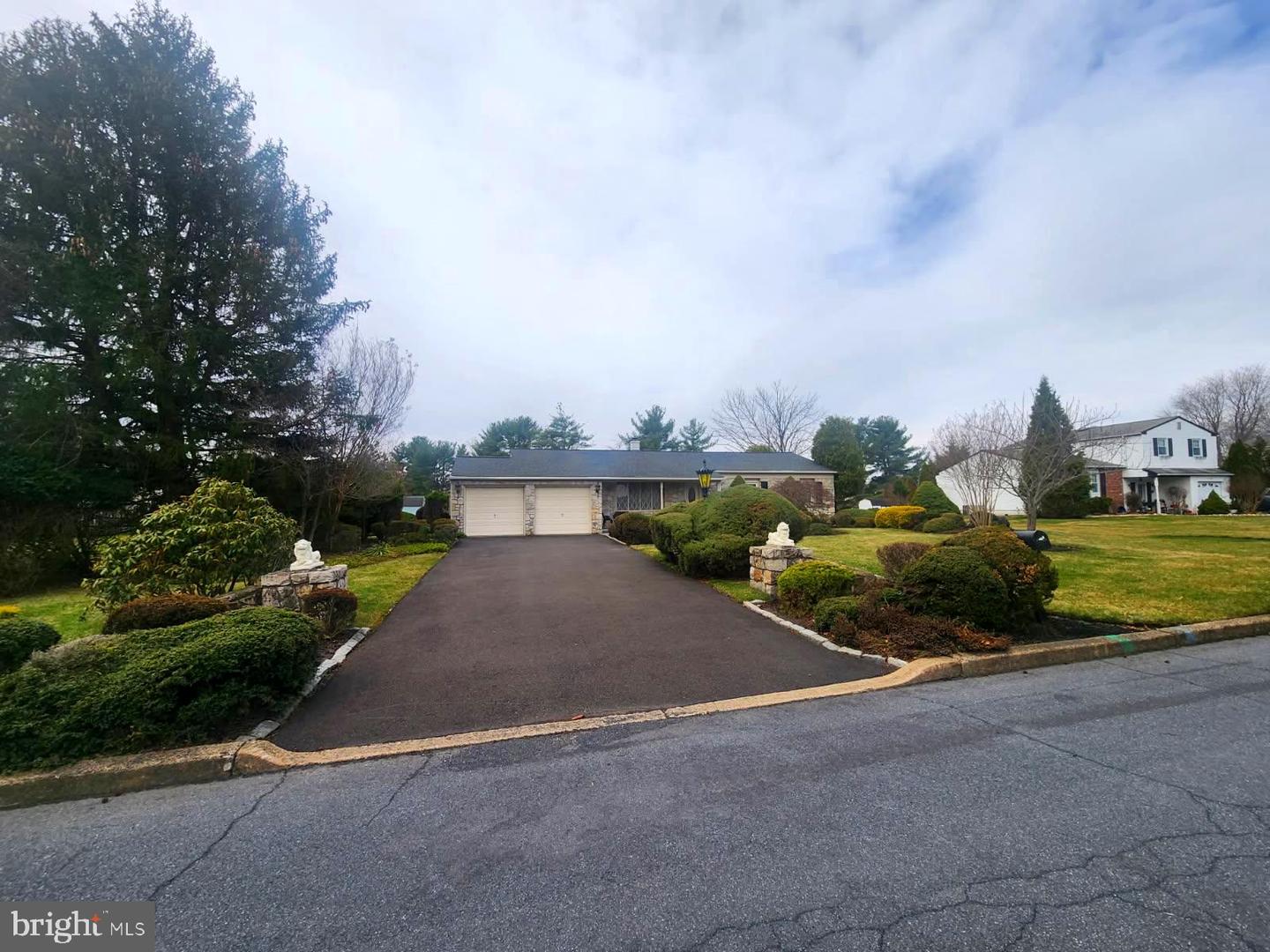 120 W Georgianna Dr