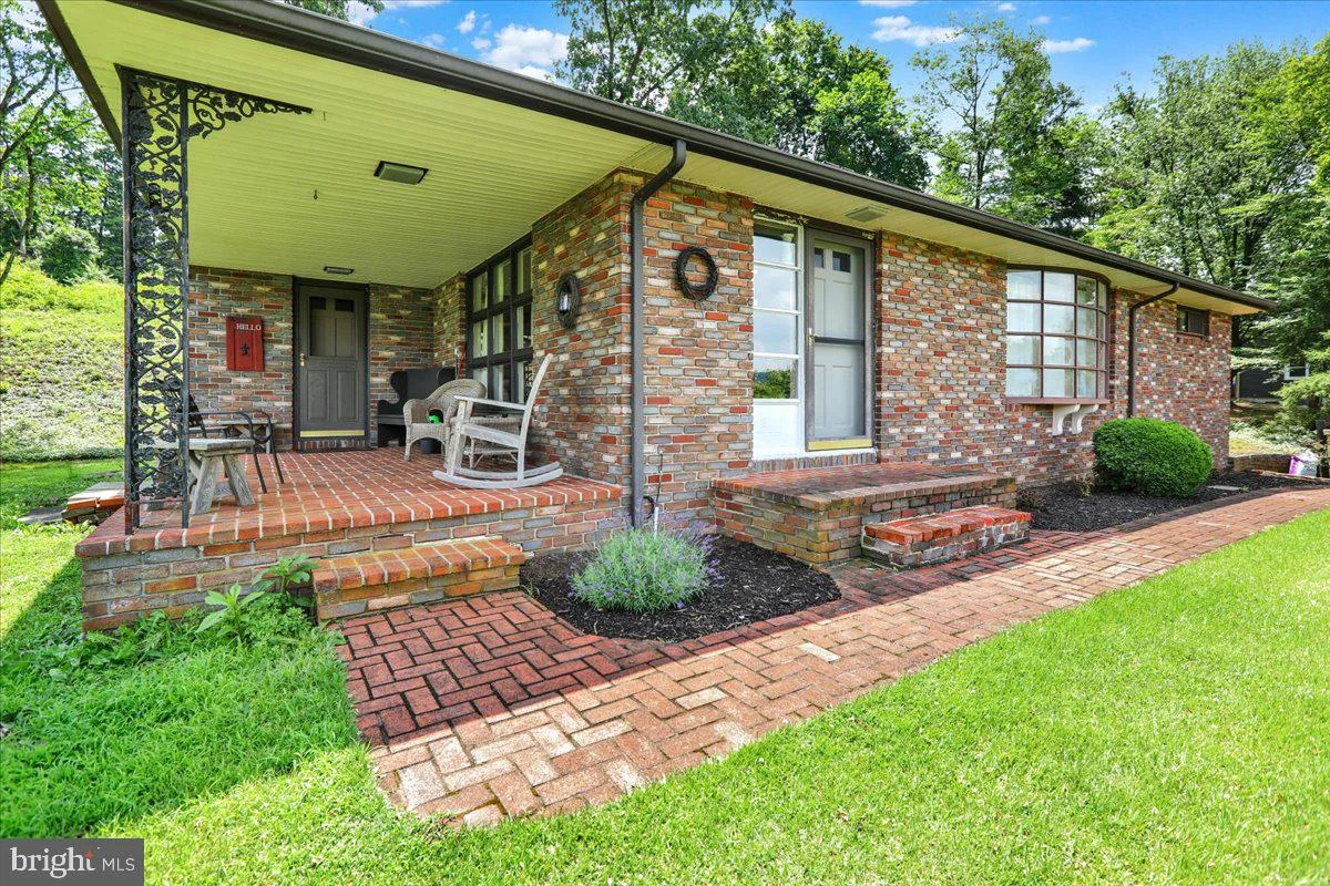 3568 New Holland Road
